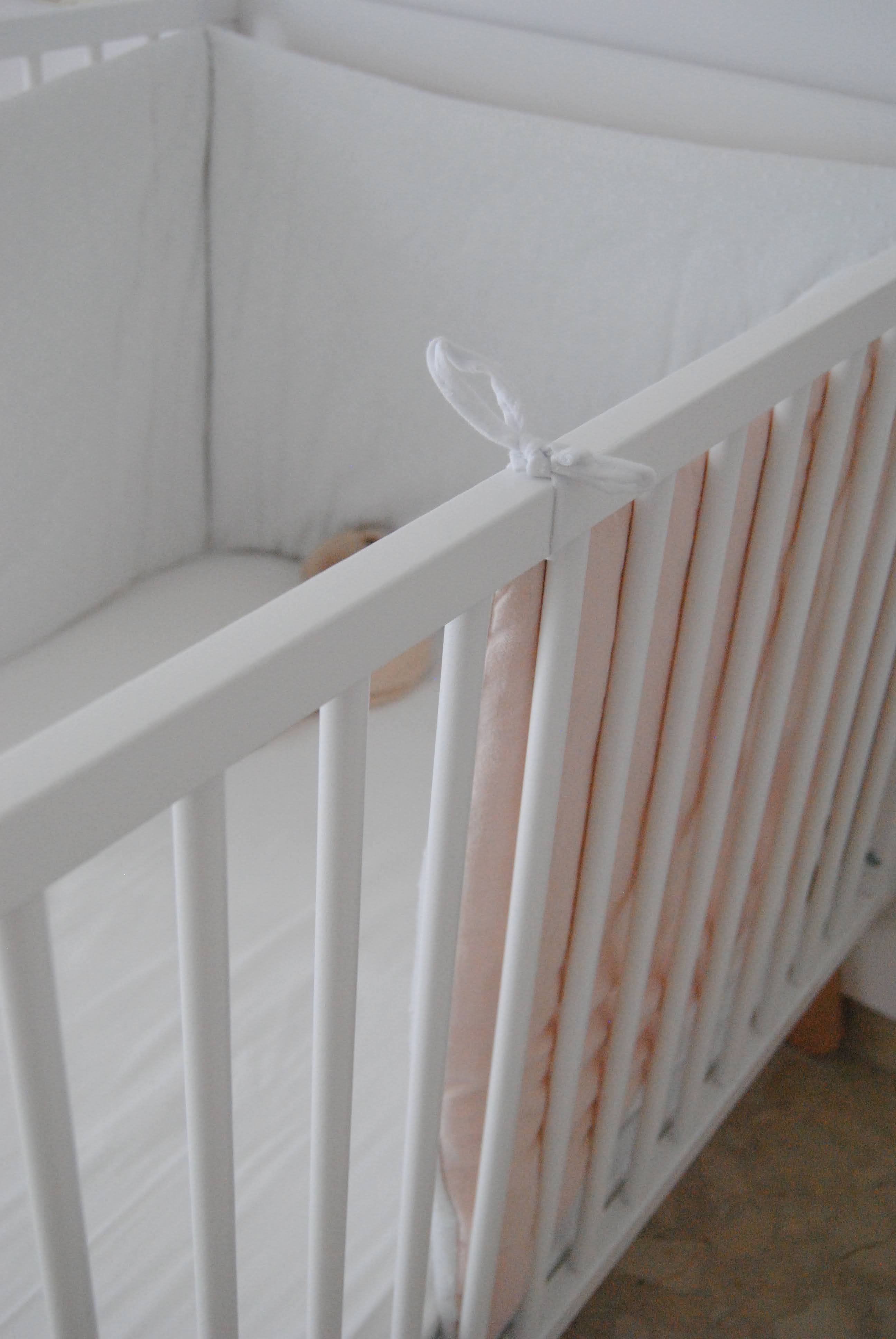 Padded Cot Bumper Lunares