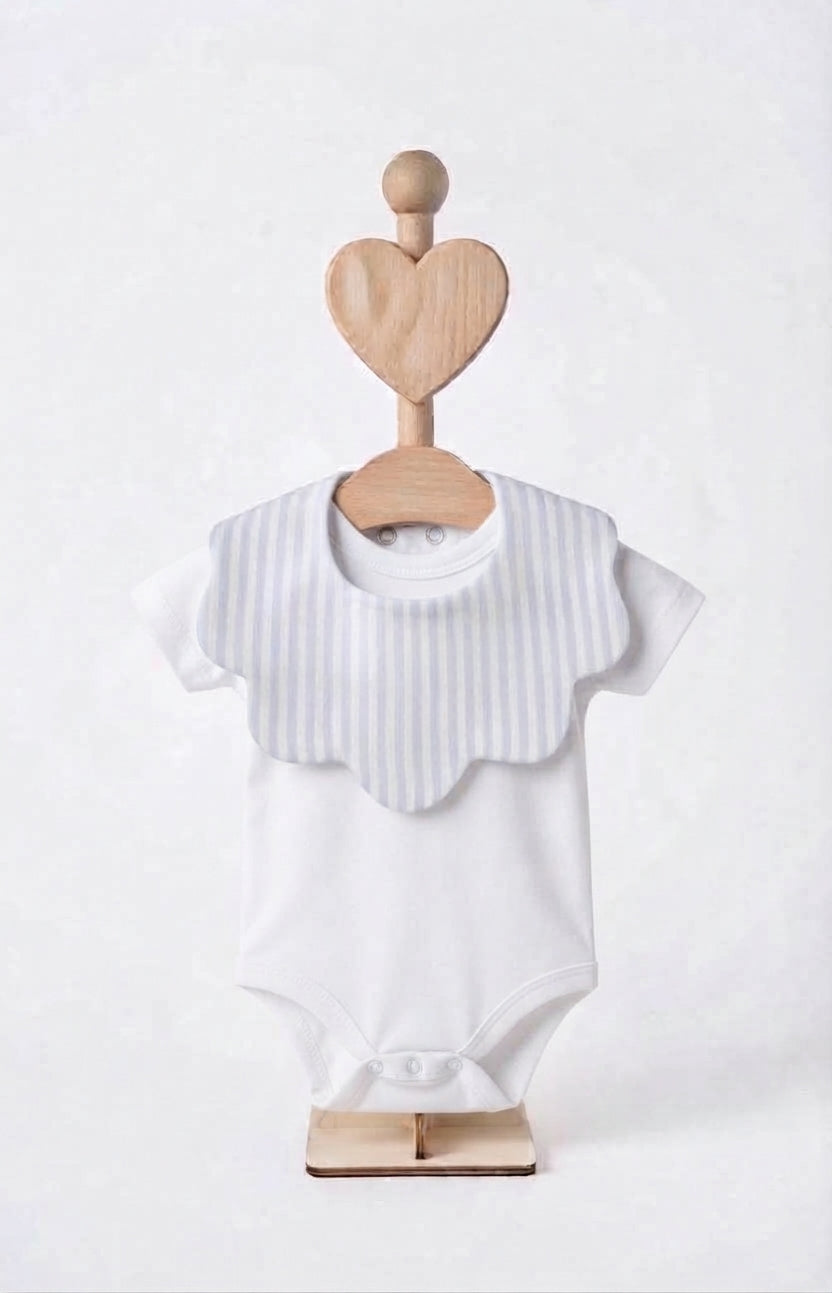 Blue and white striped flower-shaped baby bib from the Mimi Barcelona Brisa collection