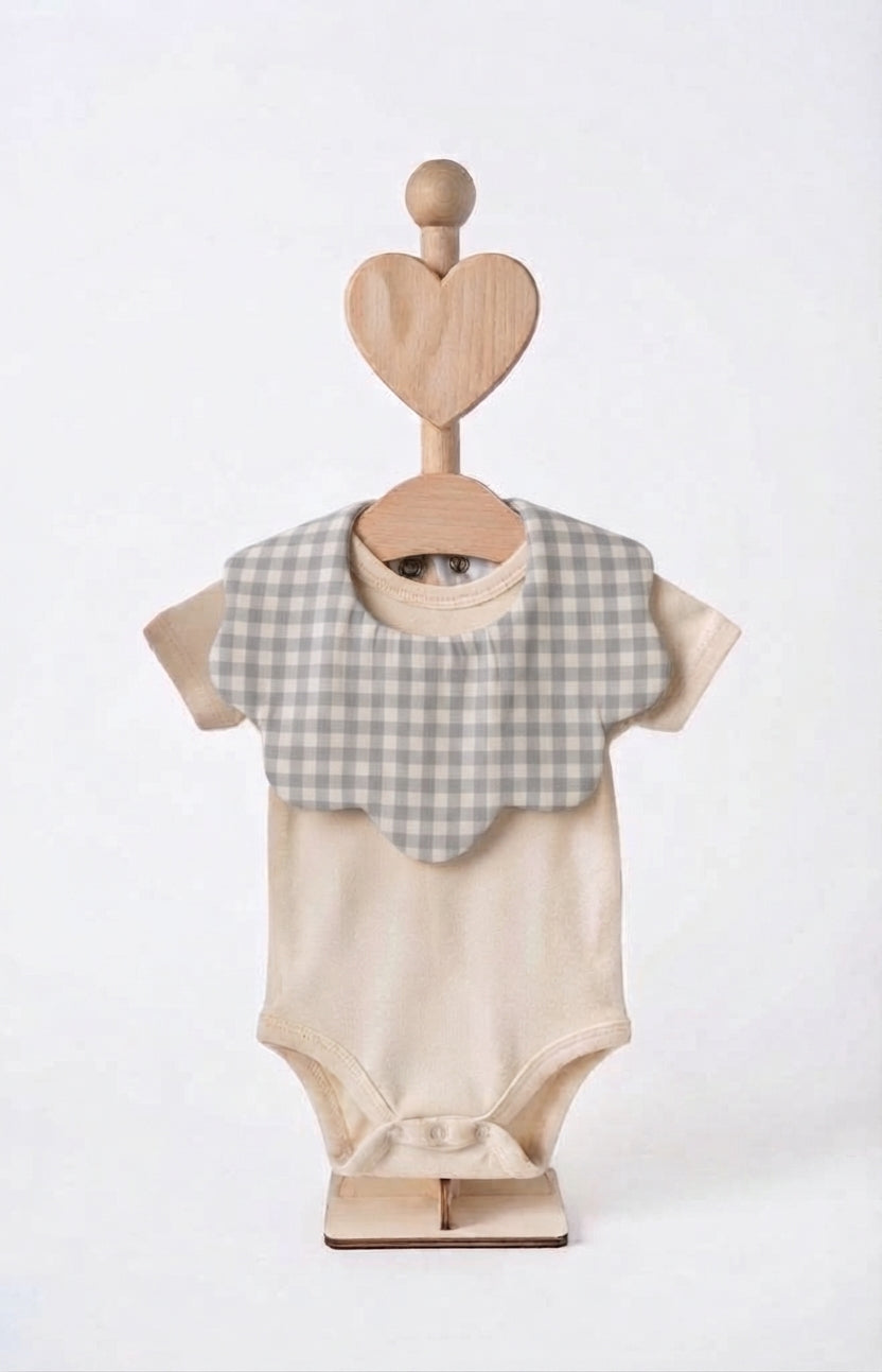 Gingham check flower-shaped baby bib from the Mimi Barcelona Vichy collection