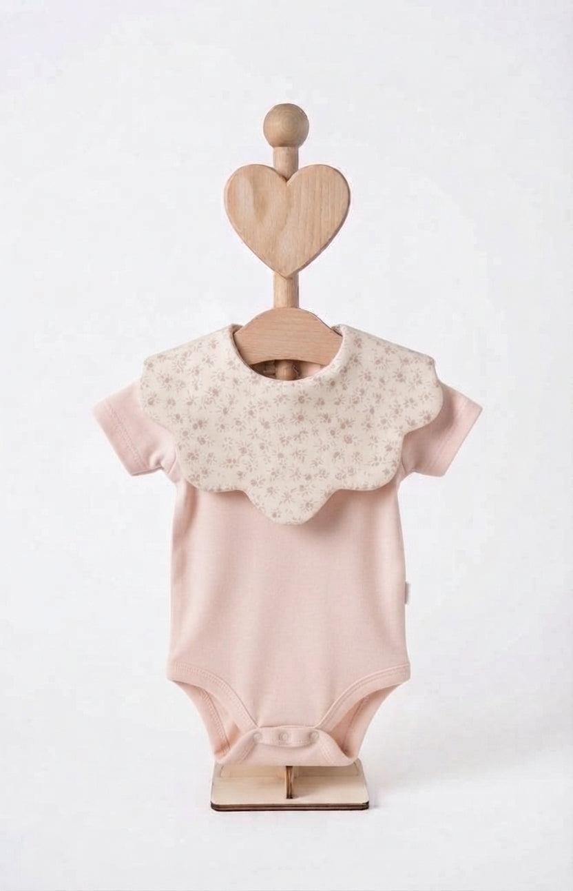 Pink floral flower-shaped baby bib from the Mimi Barcelona Viena Pink collection